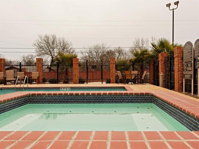 Holiday Inn Express & Suites San Antonio South Екстер'єр фото
