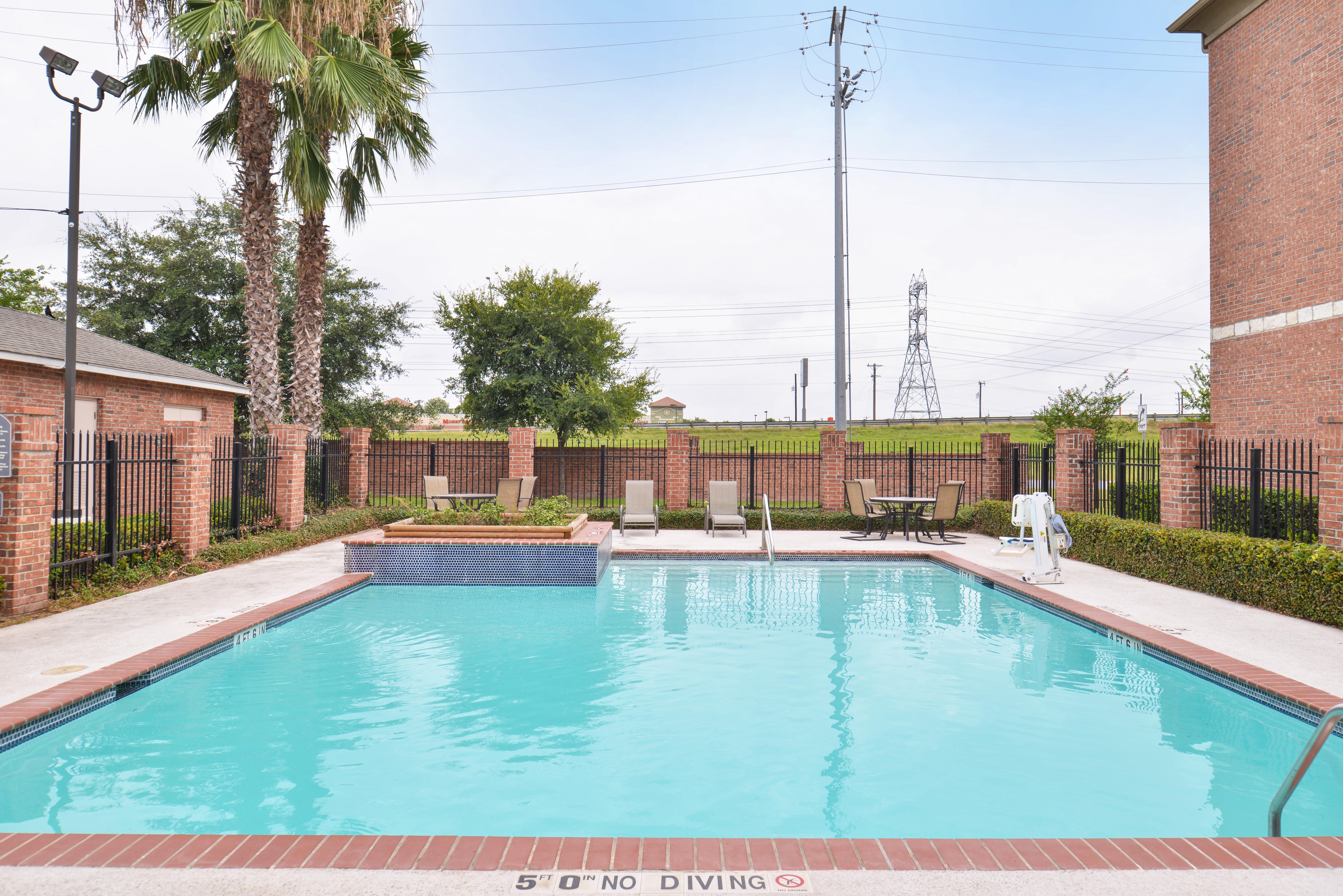 Holiday Inn Express & Suites San Antonio South Екстер'єр фото