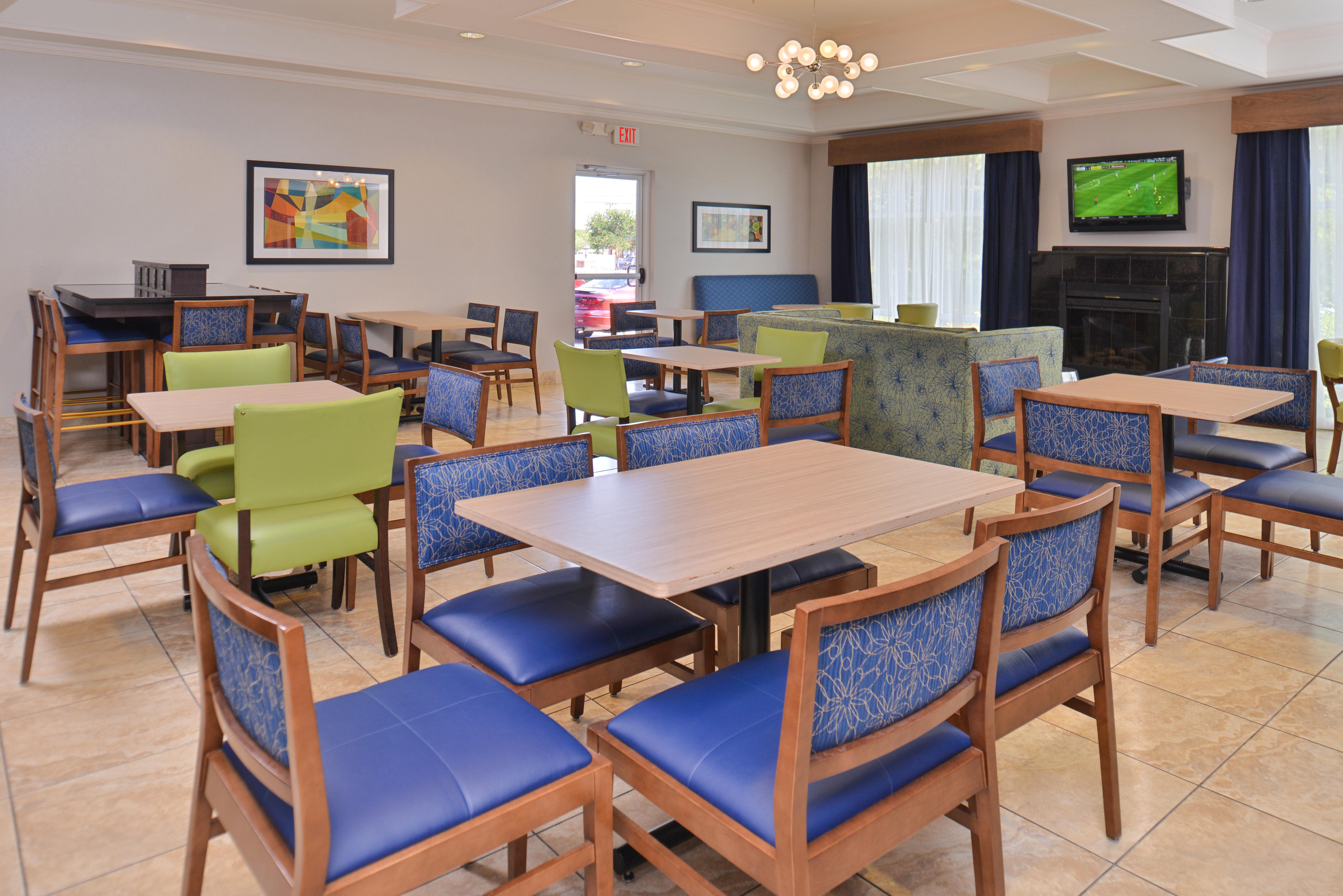 Holiday Inn Express & Suites San Antonio South Екстер'єр фото