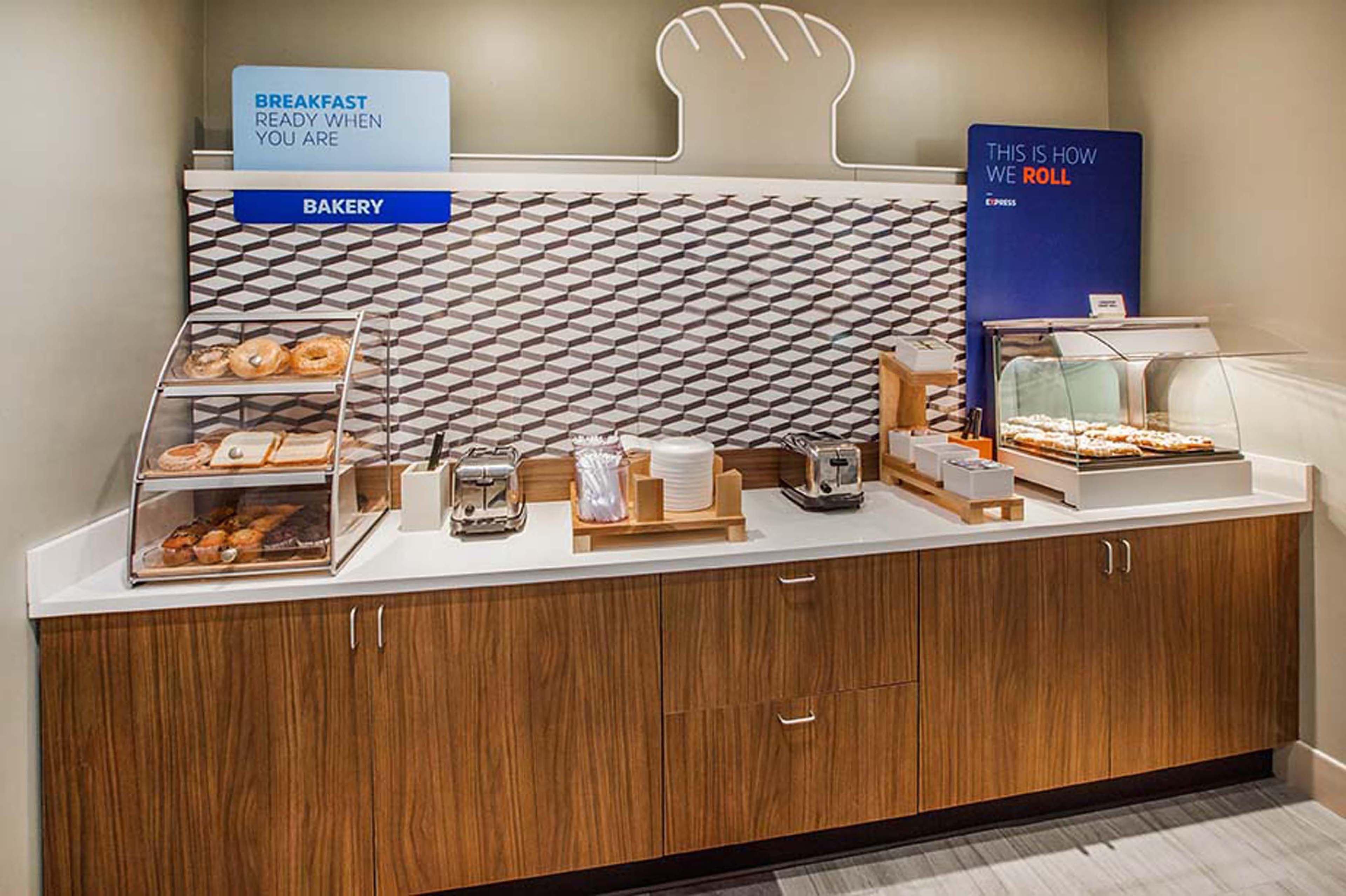 Holiday Inn Express & Suites San Antonio South Екстер'єр фото