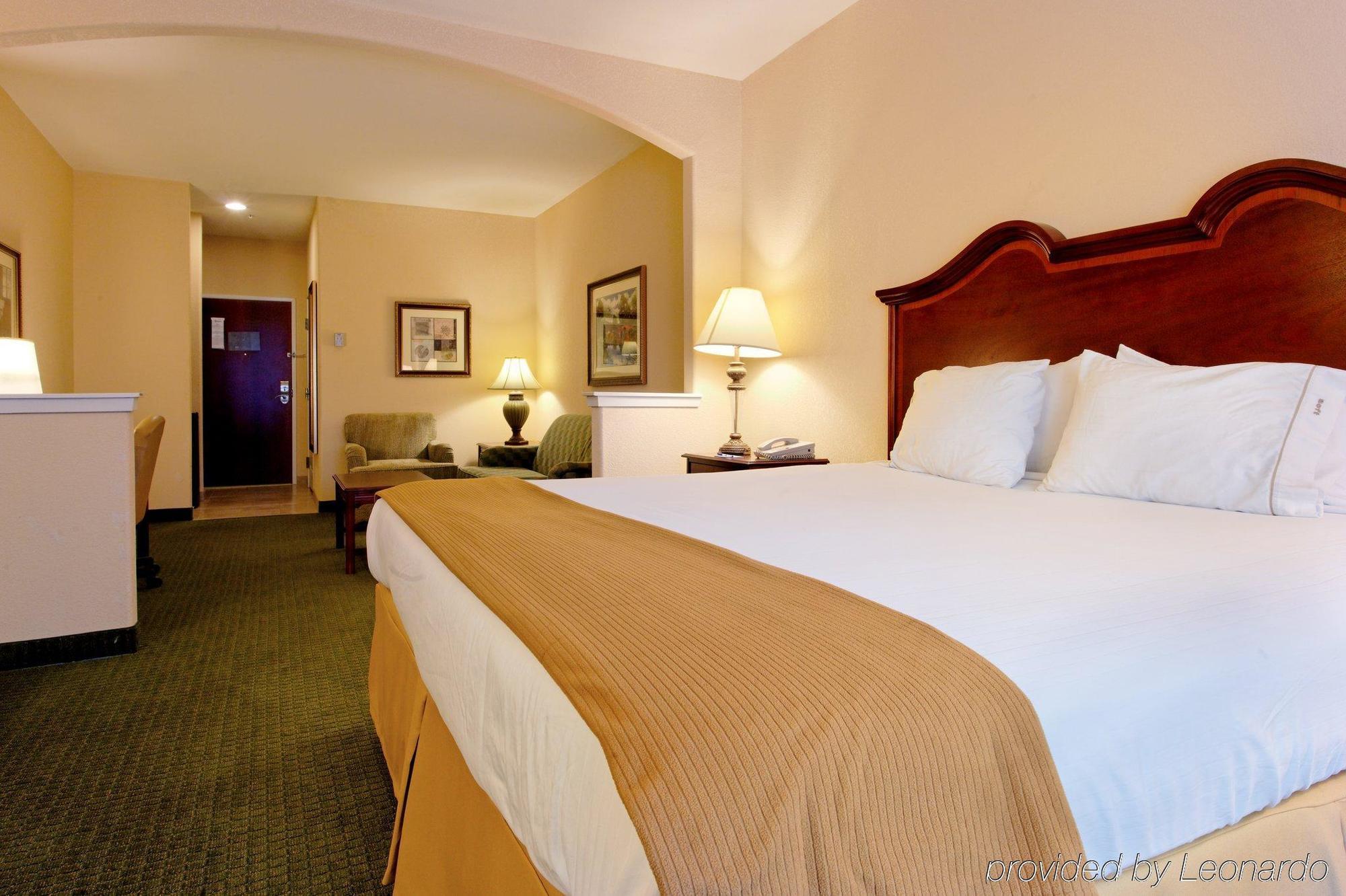 Holiday Inn Express & Suites San Antonio South Екстер'єр фото