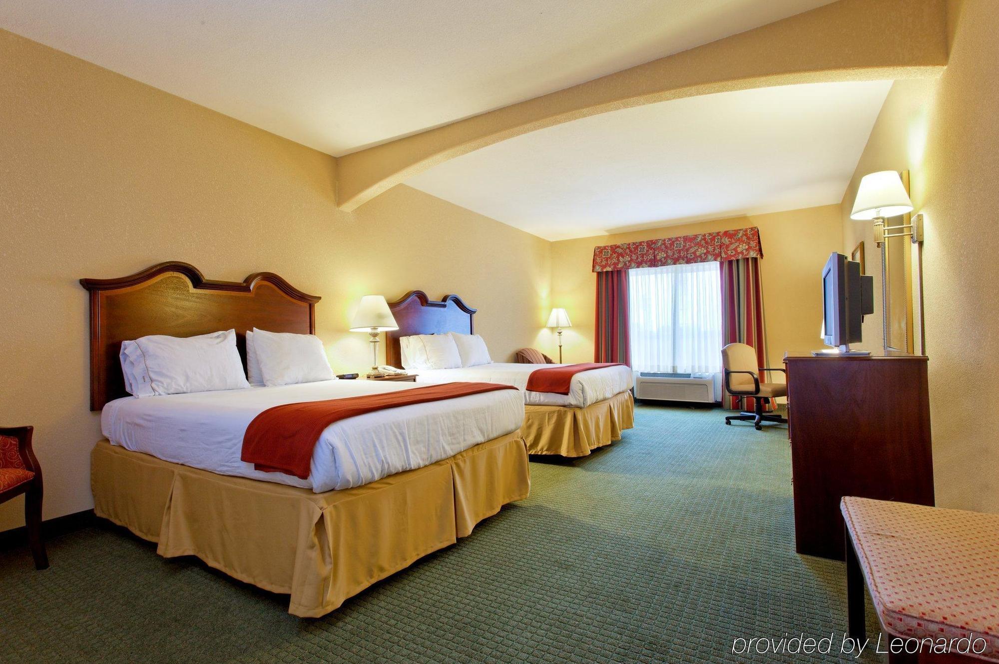 Holiday Inn Express & Suites San Antonio South Екстер'єр фото