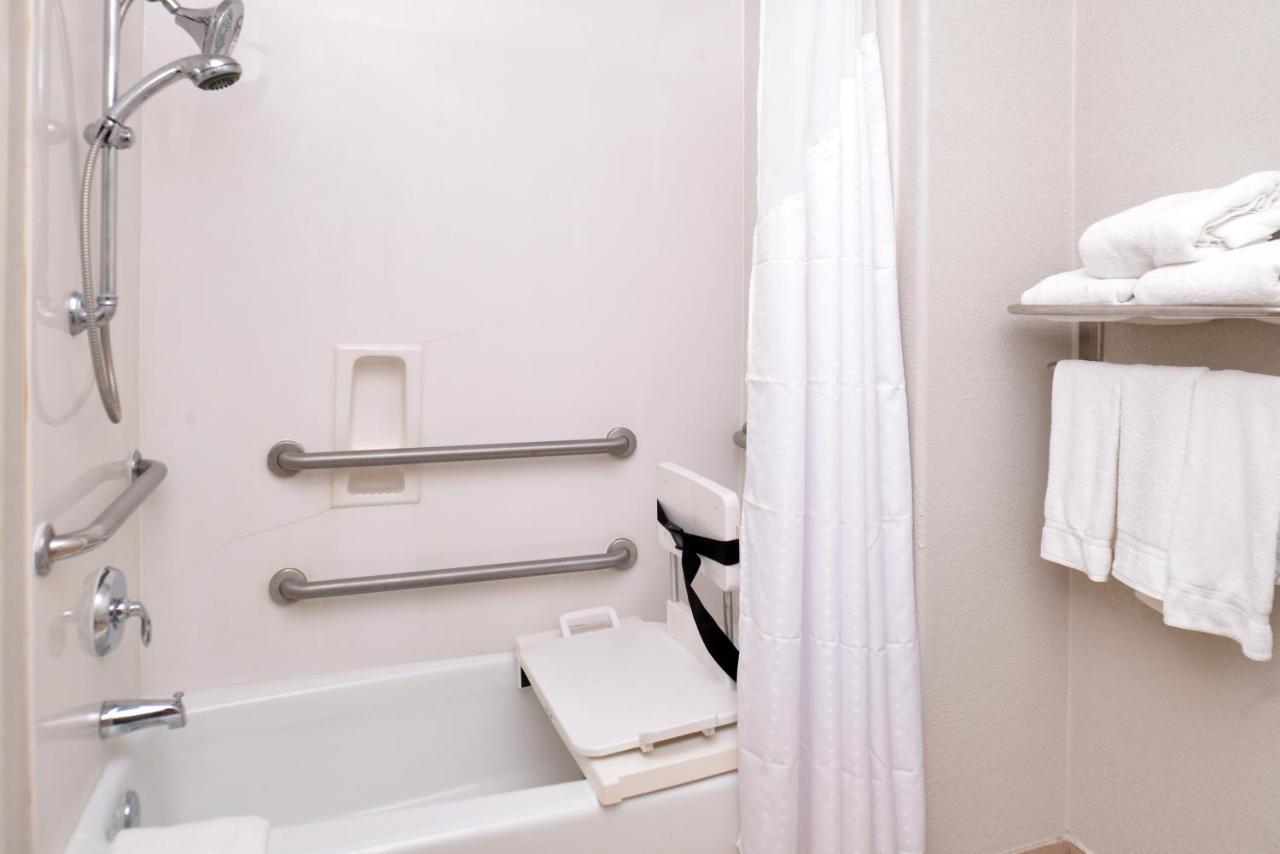 Holiday Inn Express & Suites San Antonio South Екстер'єр фото